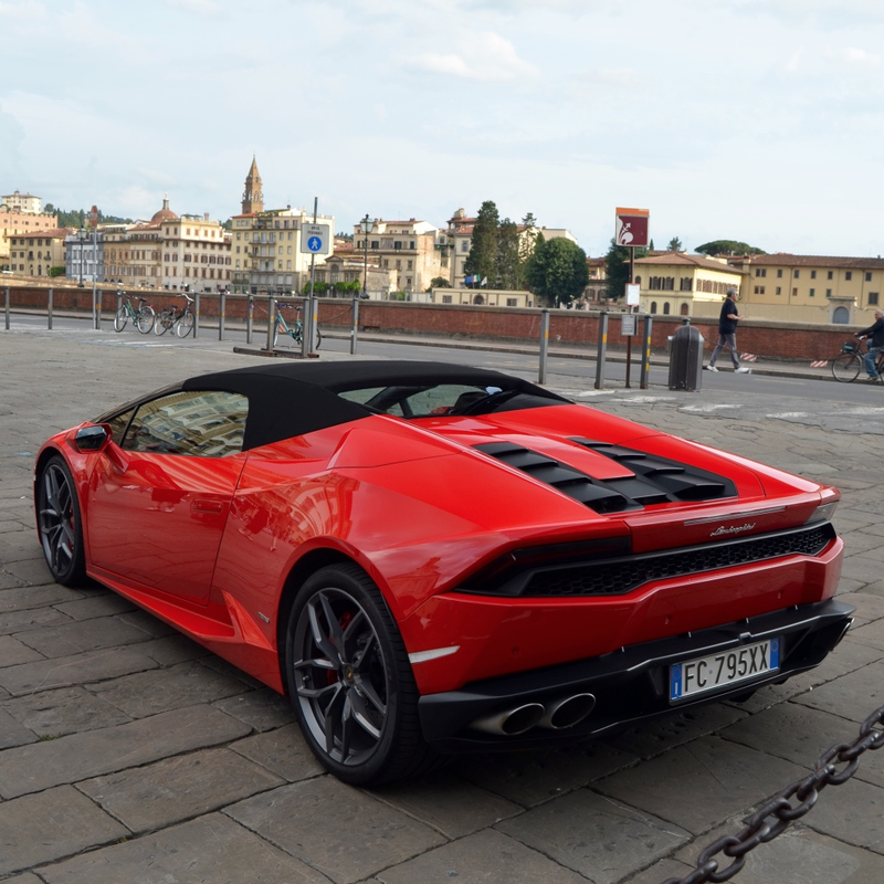 Illustration for article titled Random Lambo rally outside my hotel (Florence, Italy)